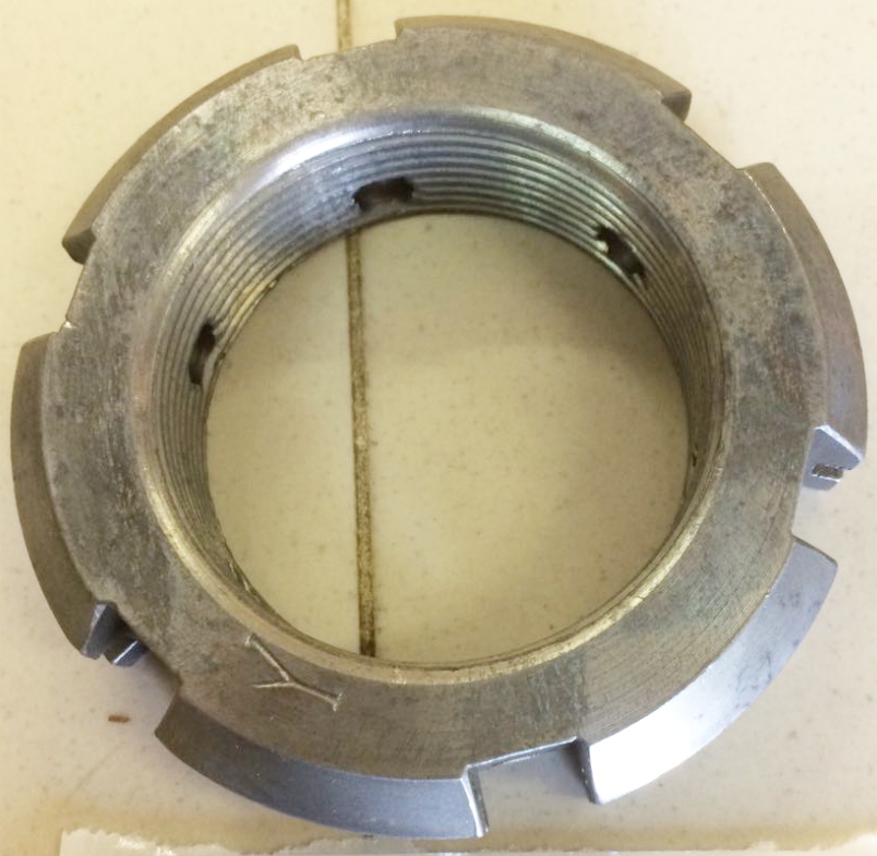 PORCA DO CONTRA EIXO (KOMATSU D50)